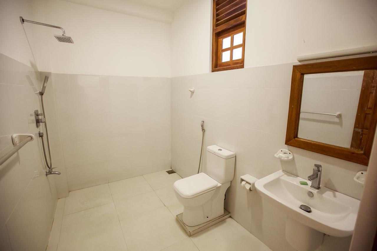 On The Rock Hotel Banduramulla Екстериор снимка